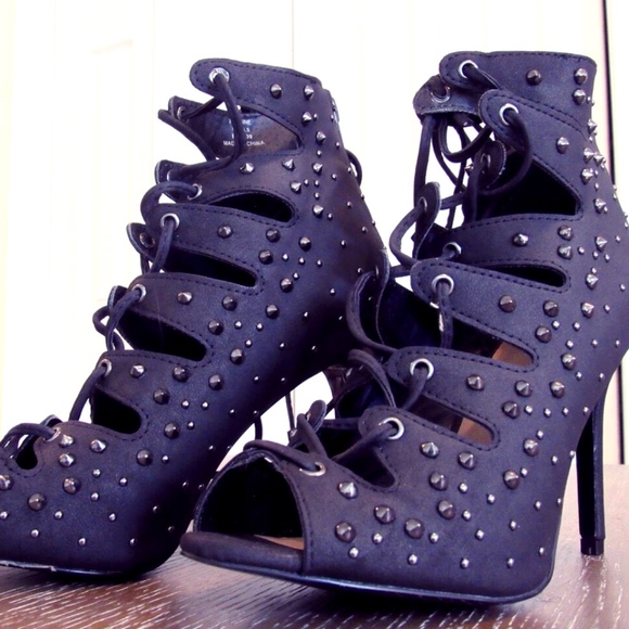 JustFab Shoes - JustFab black heels